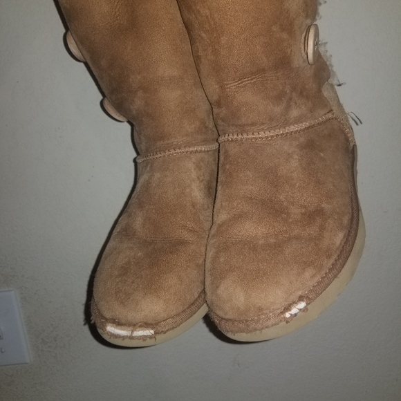 Women's UGG Australia Bailey Triplet Button Brown Boots Size 7 - Picture 5 of 8
